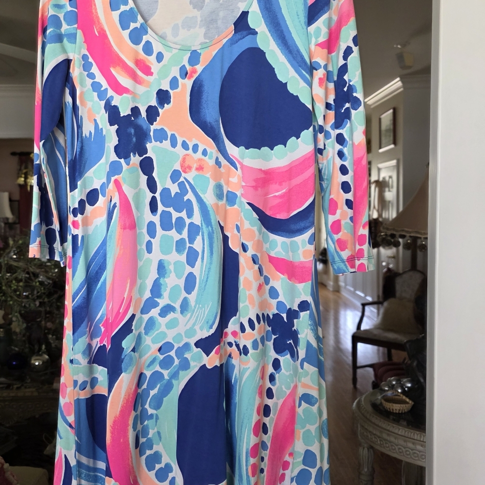 Lilly Pulitzer Asymmetrical hem,SzL, with Lilly colors In a contemporary pattern